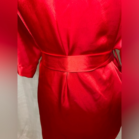 FREDERICK'S OF HOLLYWOOD RED SATIN SILK ROBE - Picture 5 of 12